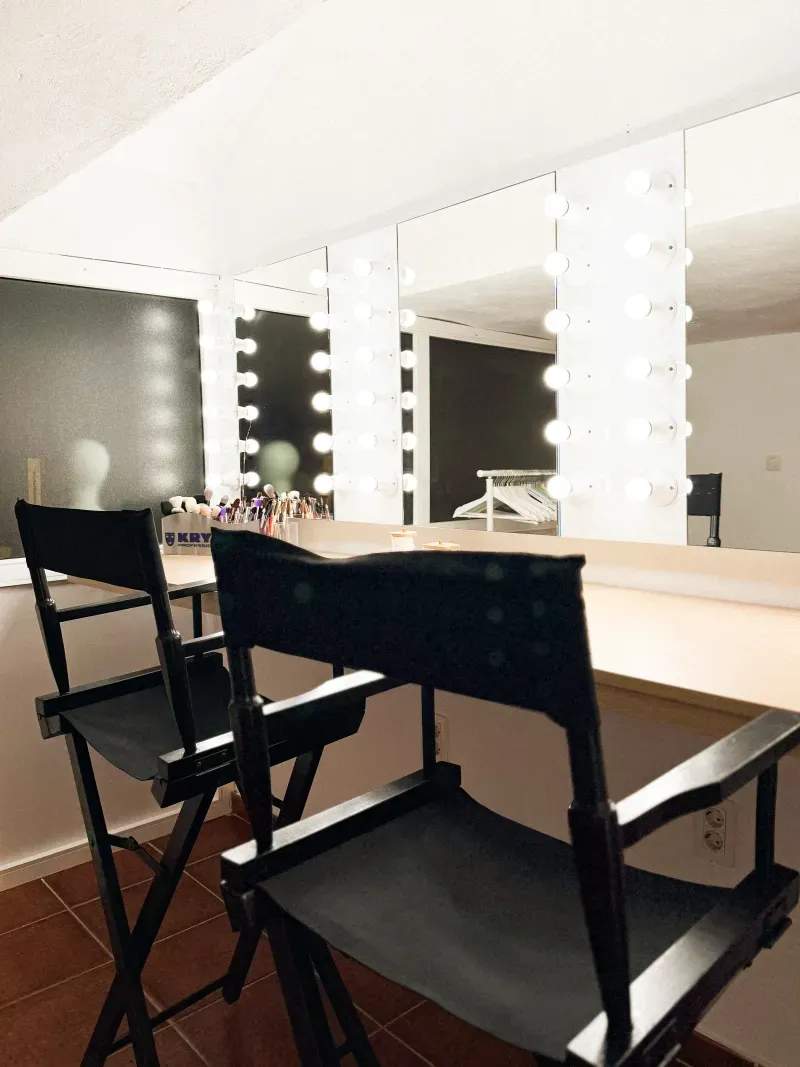 Makeup lessons and one-on-one tutorials